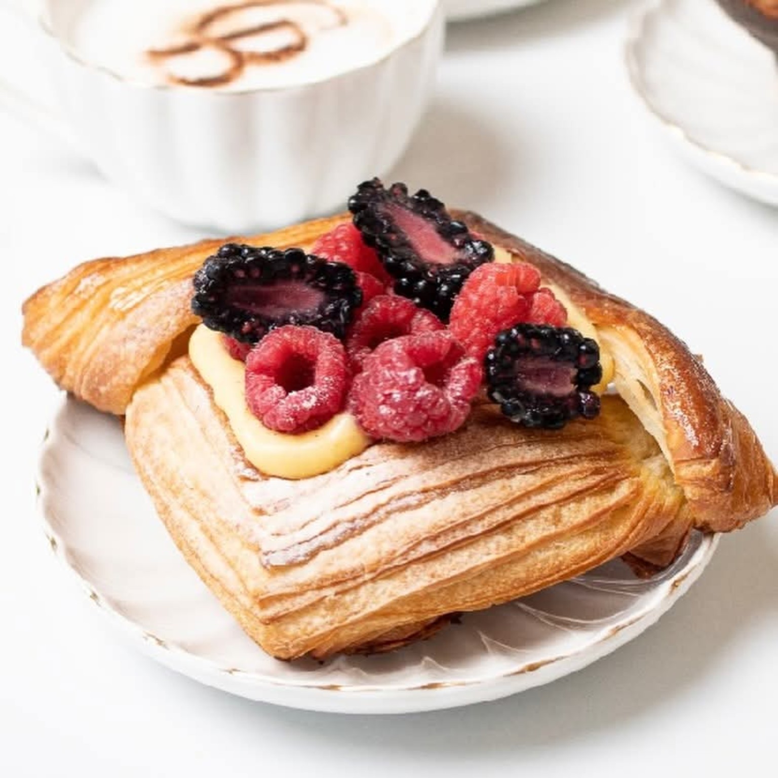 Hojaldre con frutos rojos